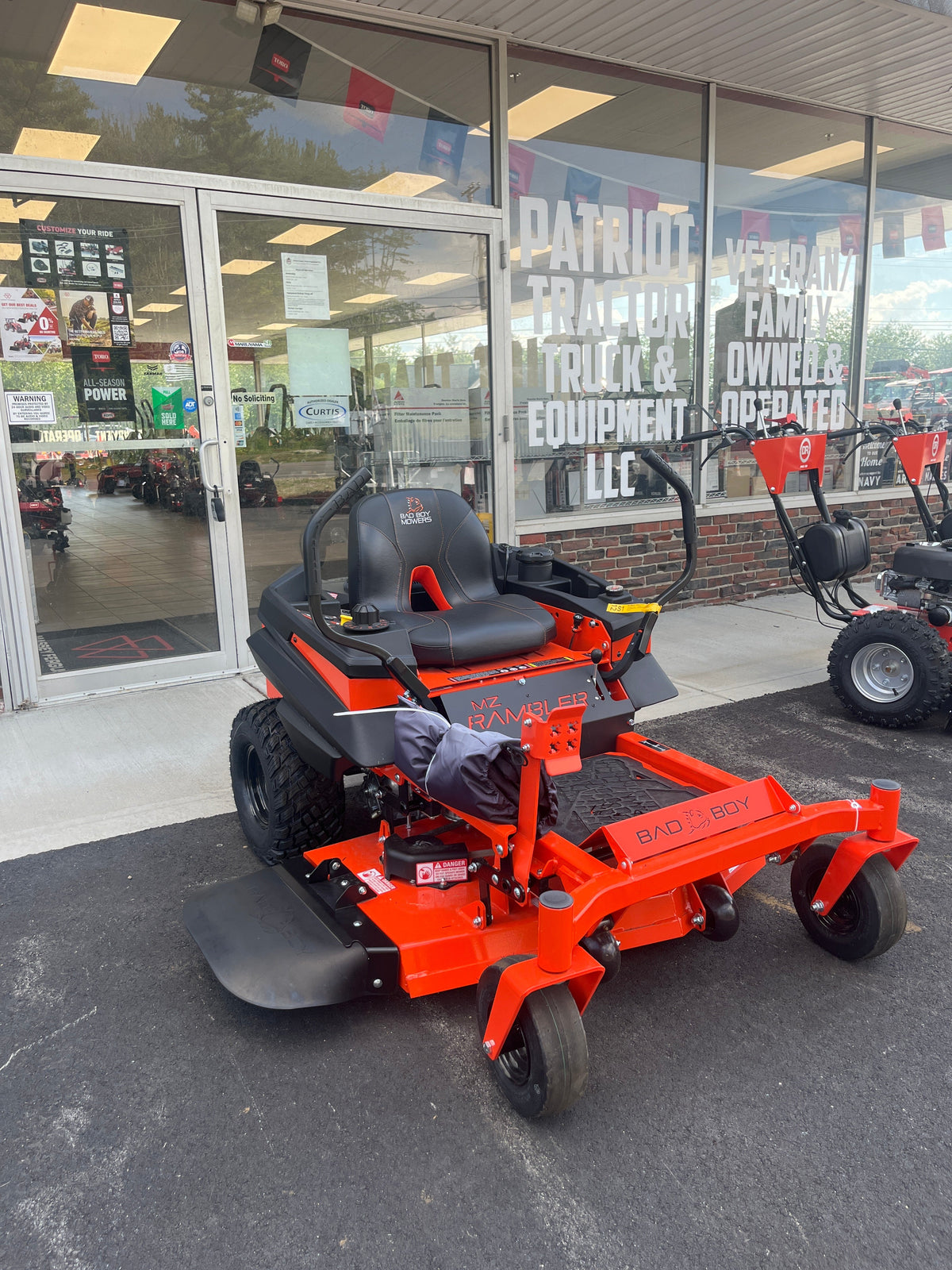 Residential Zero-Turn Mower Buying Guide: Find the Right Fit for Your Yard