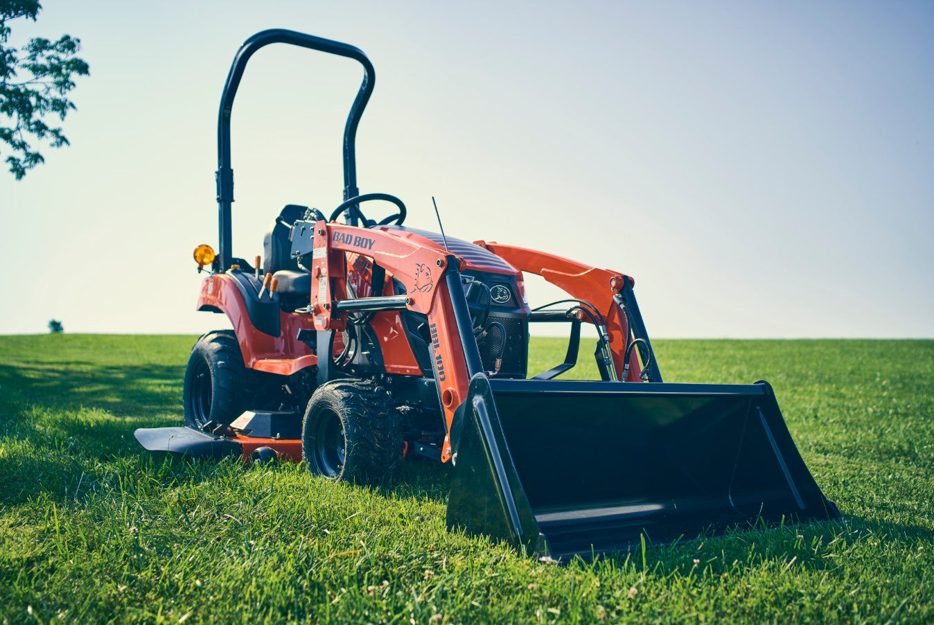 Patriot Tractor – Bad Boy 1022 10 Series, 22HP Tractor W/ 100 Loader & 54" Mid-Mower