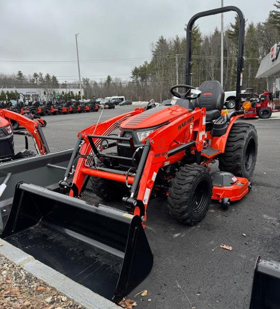 BAD BOY 1025HILM SUB-COMPACT DIESEL TRACTOR / 25 HP YANMAR&nbsp; DIESEL / BBL105 LOADER &amp; 50" SSQA BUCKET / 60" MID MOUNT DRIVE-OVER MID-MOWER