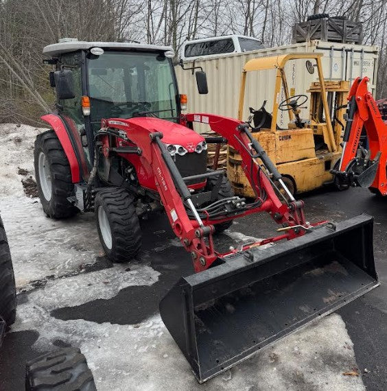 2015 Massey Ferguson 1736 Deluxe Cab Tractor/ Loader/ 3rd Function/ 72" Bucket/ Loaded Rear Tires