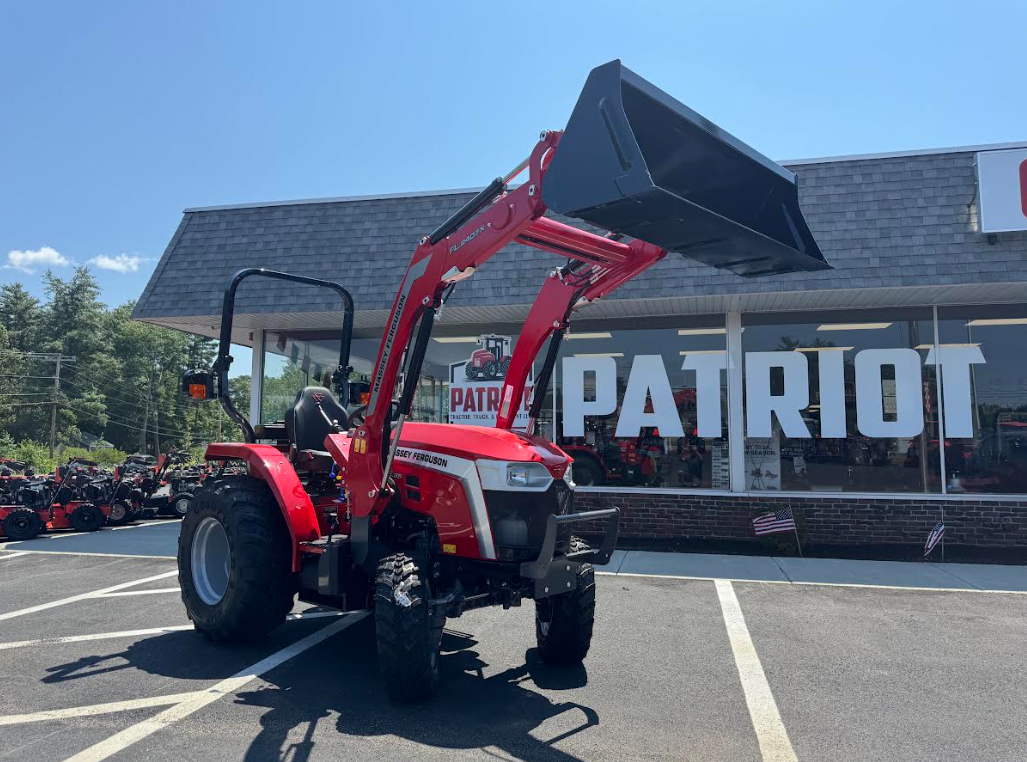 MASSEY FERGUSON 1E.35 / Economy Compact Tractor / 35 HP ISEKI DIESEL / 3-RANGE HYDROSTATIC (HST) / 60" SSQA BUCKET / R-14 TIRES