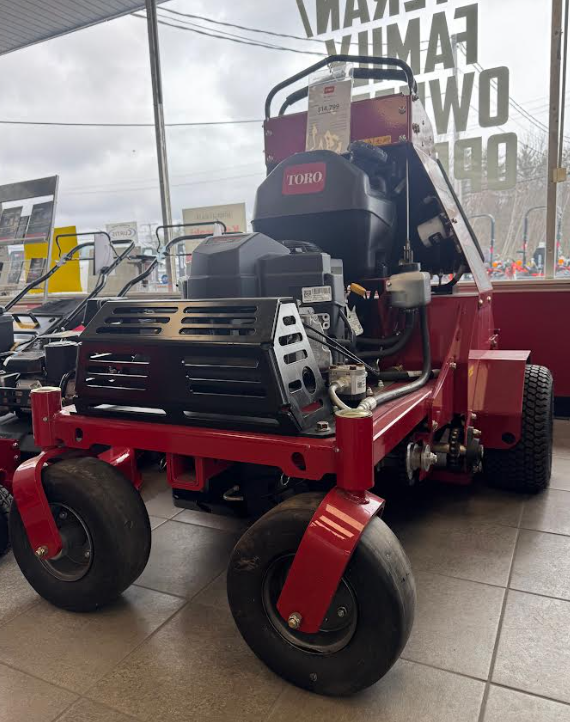 Toro	30 in. (76.2 cm) Stand-On Aerator (39521) *BLOW OUT SALE*