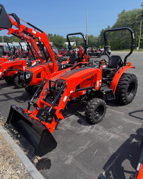 BAD BOY 4025HIL COMPACT TRACTOR, 25 HP DIESEL, BBL400 FRONT LOADER & 62" SSQA BUCKET