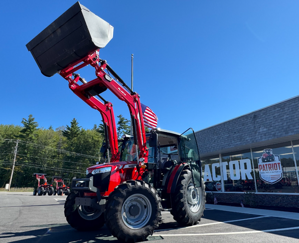 MASSEY FERGUSON 4707 CAB DELUXE GLOBAL SERIES / 75 HP TURBOCHARGED DIESEL UTILITY TRACTOR / DYNA-2 24X24 POWER SHUTTLE / SUPER CREEPER GEAR / SPEED MATCHING / FL.3615 SELF LEVELING LOADER / 83" EURO QA BUCKET