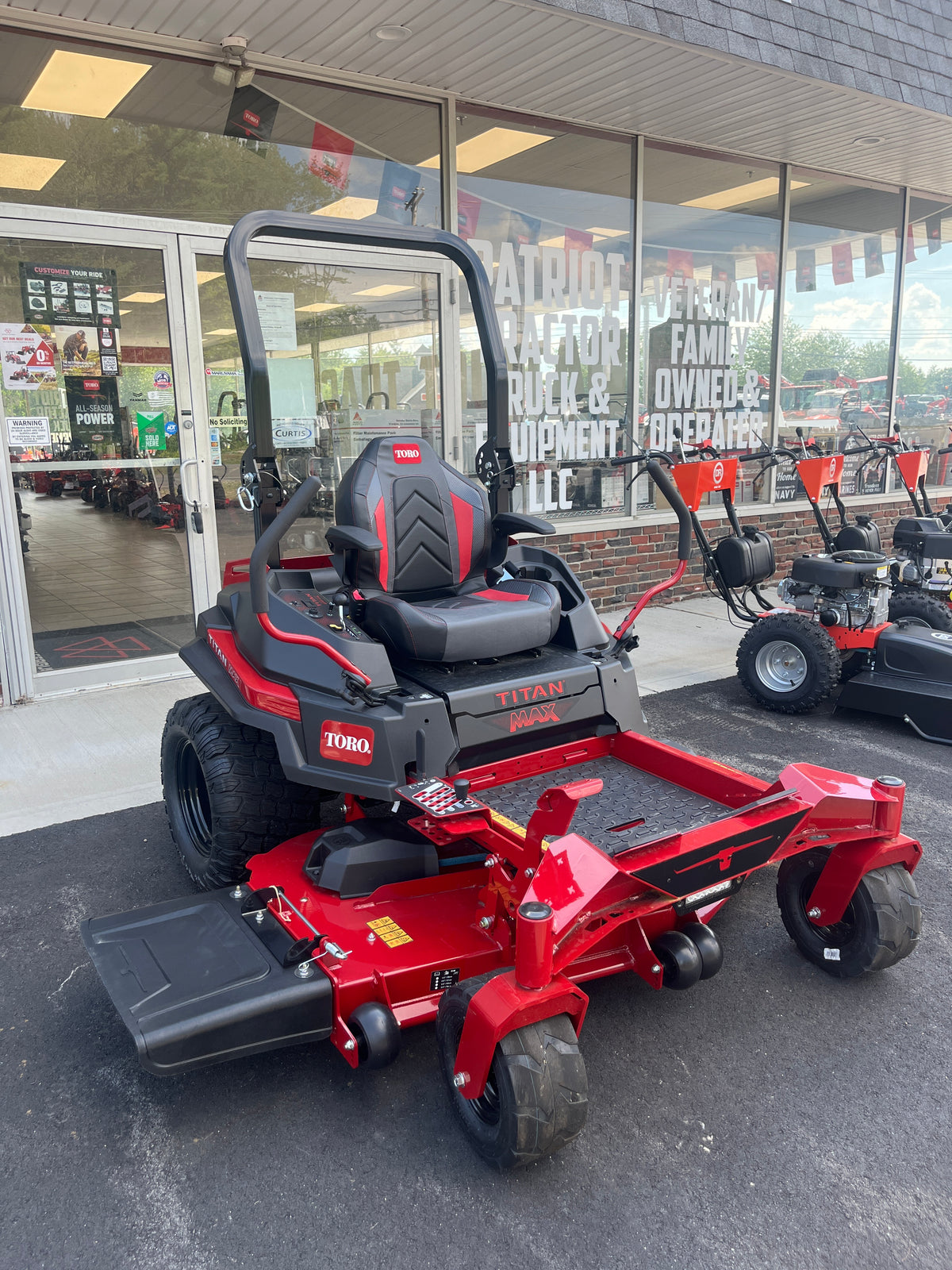 Toro 60 in. (152 cm) TITAN® MAX Zero Turn Mower 76606