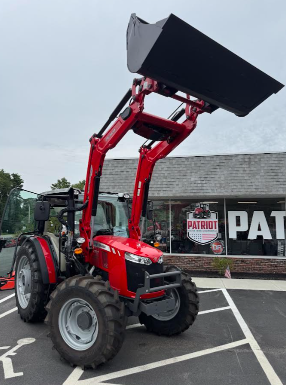 MASSEY FERGUSON 4707 CAB DELUXE GLOBAL SERIES / 75 HP TURBOCHARGED DIESEL UTILITY TRACTOR / DYNA-2 24X24 POWER SHUTTLE / SUPER CREEPER GEAR / SPEED MATCHING / FL.3615 SELF LEVELING LOADER / 83" EURO QA BUCKET