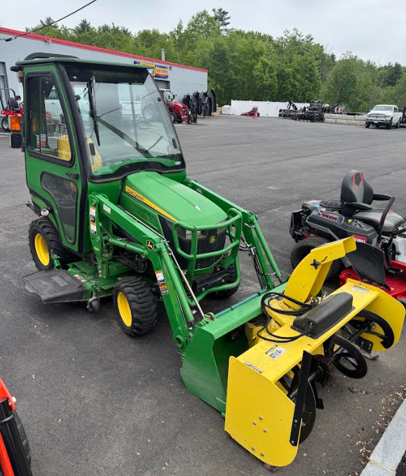 USED 2016 JOHN DEERE 1025R SUB-COMPACT TRACTOR / 24 HP YANMAR DIESEL /  HEATED CURTIS CAB / 54" DRIVE-OVER MID-MOWER / FRONT LOADER / 54" BUMPER SNOWBLOWER