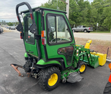 USED 2016 JOHN DEERE 1025R SUB-COMPACT TRACTOR / 24 HP YANMAR DIESEL /  HEATED CURTIS CAB / 54" DRIVE-OVER MID-MOWER / FRONT LOADER / 54" BUMPER SNOWBLOWER