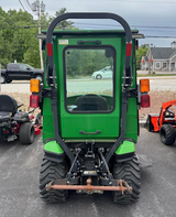 USED 2016 JOHN DEERE 1025R SUB-COMPACT TRACTOR / 24 HP YANMAR DIESEL /  HEATED CURTIS CAB / 54" DRIVE-OVER MID-MOWER / FRONT LOADER / 54" BUMPER SNOWBLOWER