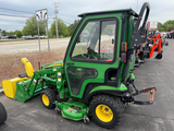 USED 2016 JOHN DEERE 1025R SUB-COMPACT TRACTOR / 24 HP YANMAR DIESEL /  HEATED CURTIS CAB / 54" DRIVE-OVER MID-MOWER / FRONT LOADER / 54" BUMPER SNOWBLOWER
