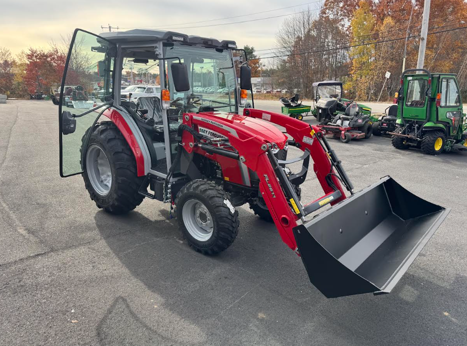 MASSEY FERGUSON MF1M.40-HST DELUXE CAB / FL.2611 FRONT LOADER/ 72" SSQA BUCKET