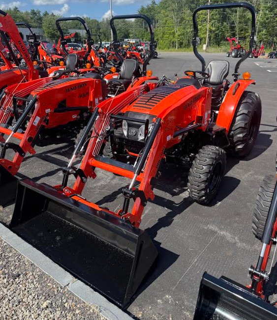 BAD BOY 4035HIL /  COMPACT  TRACTOR / 35 HP DIESEL / 3-RANGE HYDROSTATIC (HST) / BBL400 FRONT LOADER / 62" SSQA BUCKET