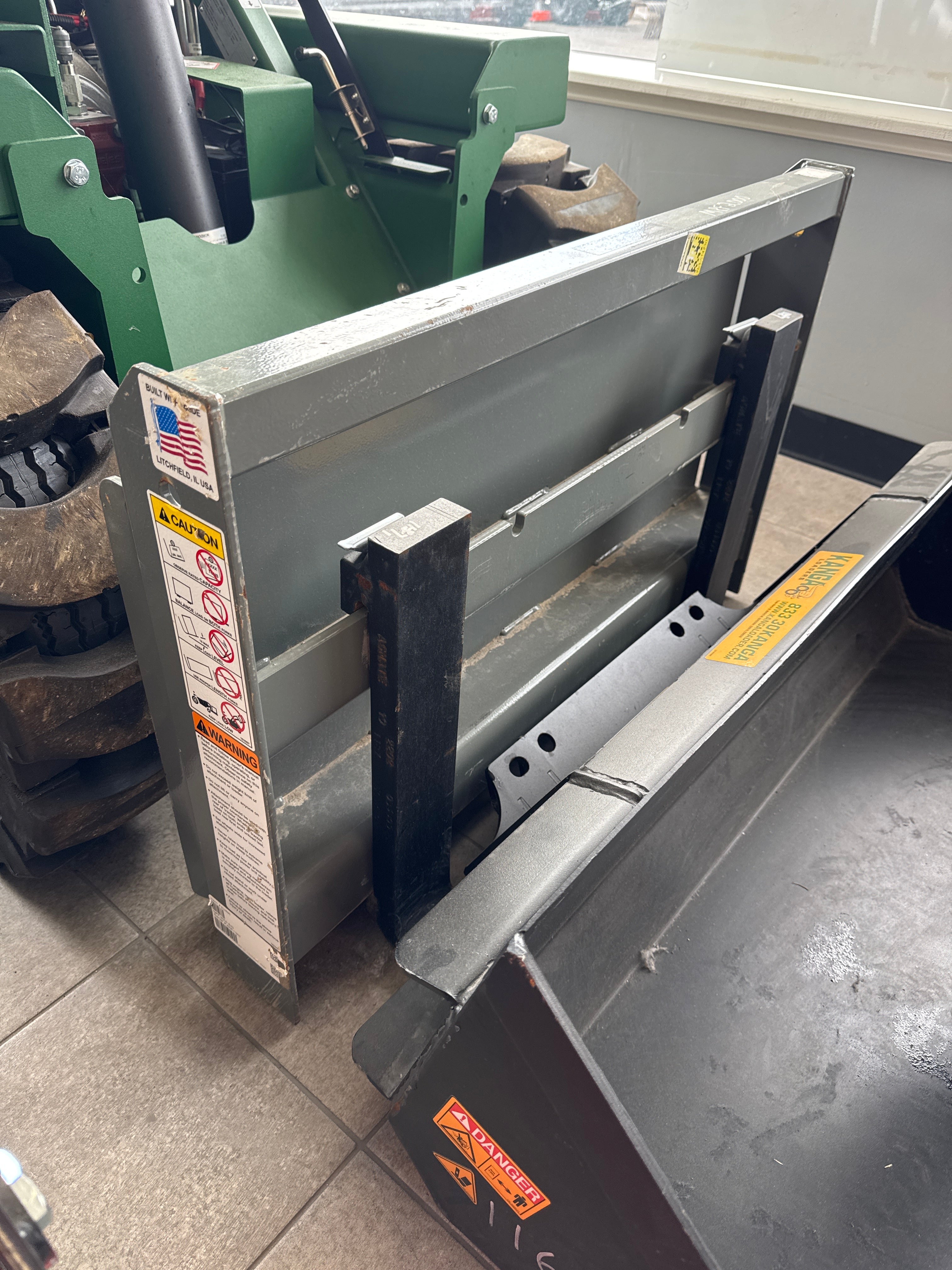 Worksaver MPF-2000 42” mini skid steer pallet fork